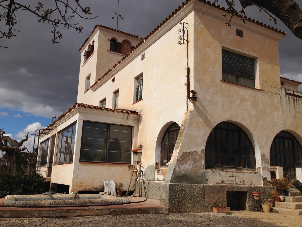 Main house and tower at Granja Canals